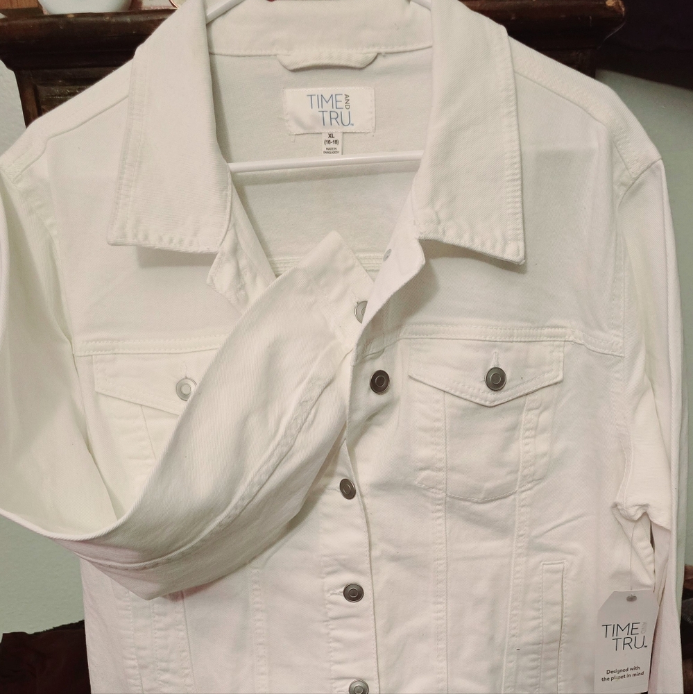 Nice White Jean Jacket NWT